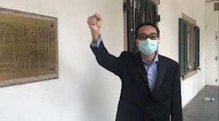 Gary Pang Moon-yuen with his fist in the air, released from prison