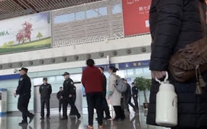 Wen Huijuan restricted from leaving at Yuncheng Airport by the police (Source: Internet)
