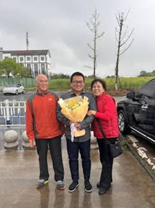 Chen Yu with his parents outside Jinhua Prison (Credit: ChinaAid)