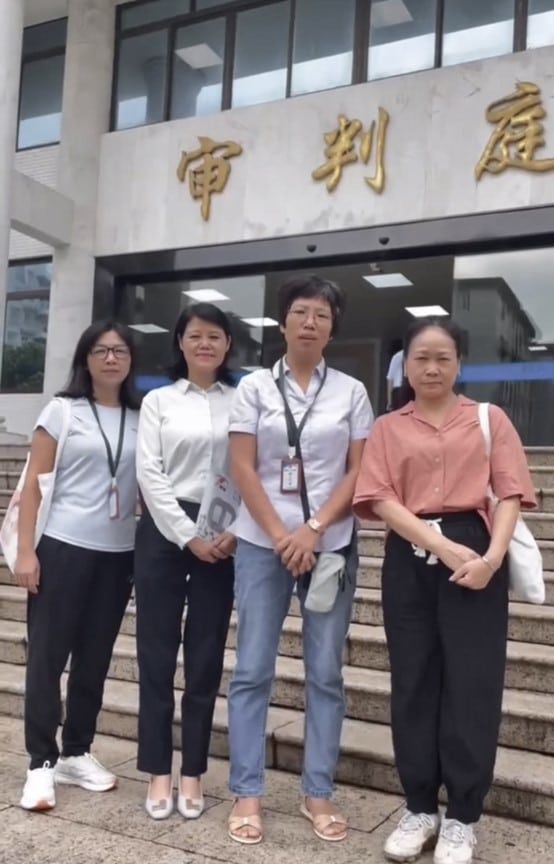 The wives of the four charged at the gate of the court (Credit: ChinaAid Source)