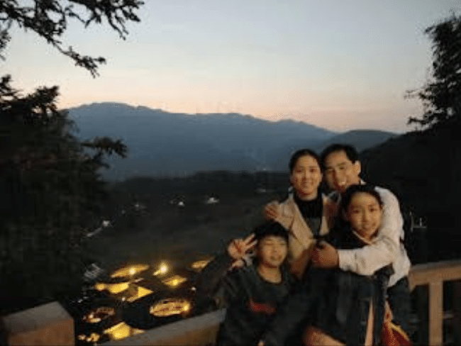 Zhu Bin with his wife and child (Source: Internet)