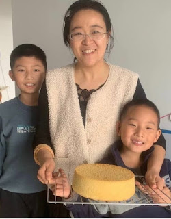 Li Jie's wife Li Shanshan and their children