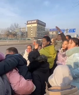 Church members and children waiting for the prison van to pass